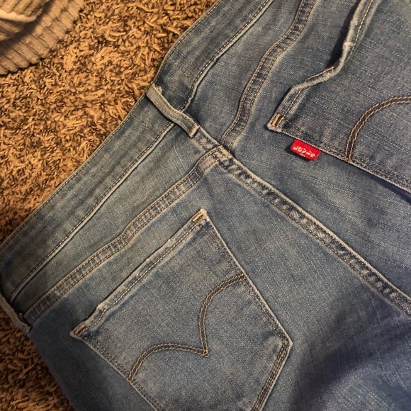 Levi’s - Picture 2 of 3